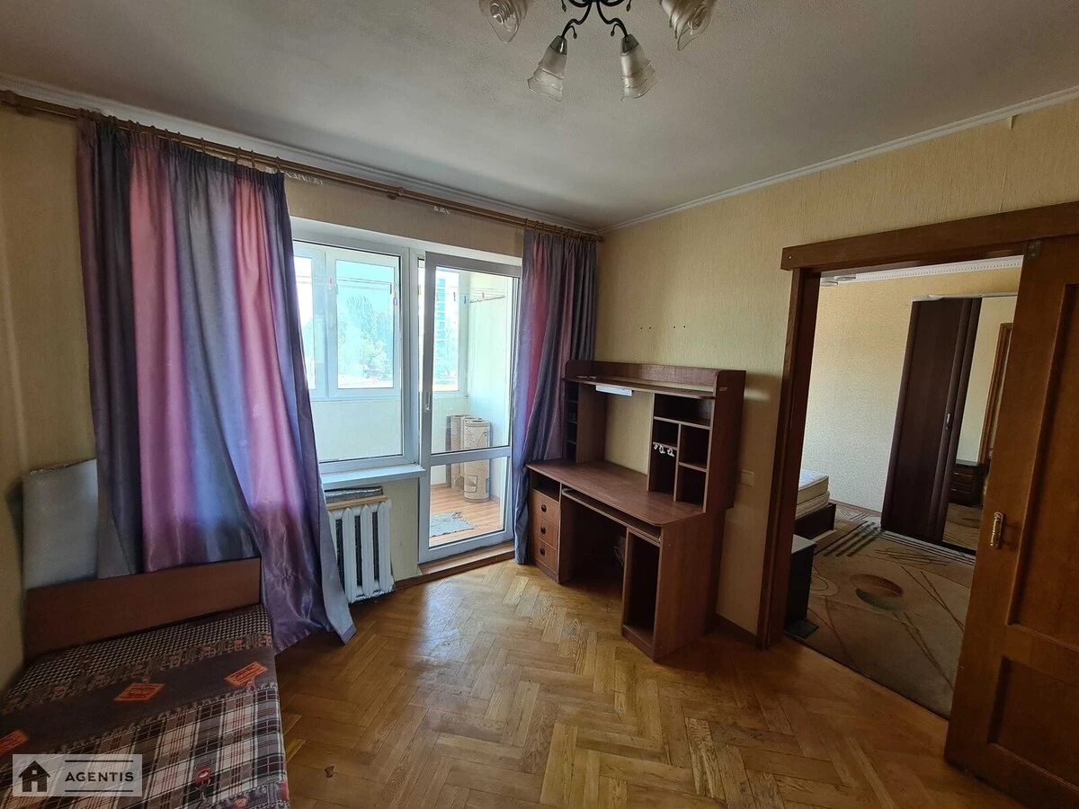 Сдам квартиру 2 комнаты, 58 m², 3 эт./9 этажей. 3, Миропольская 3, Киев. 