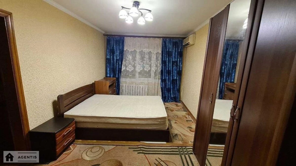 Сдам квартиру 2 комнаты, 58 m², 3 эт./9 этажей. 3, Миропольская 3, Киев. 