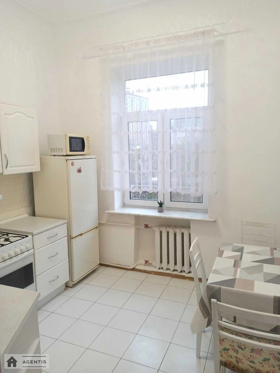 Сдам квартиру 2 комнаты, 68 m², 6 эт./8 этажей. 13, Крещатик 13, Киев. 