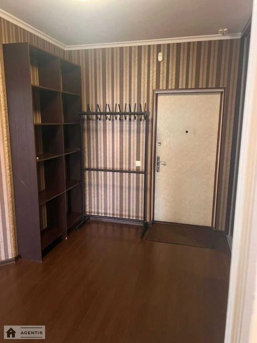 Сдам квартиру 3 комнаты, 100 m², 17 эт./18 этажей. 13, Петра Григоренка просп., Киев. 