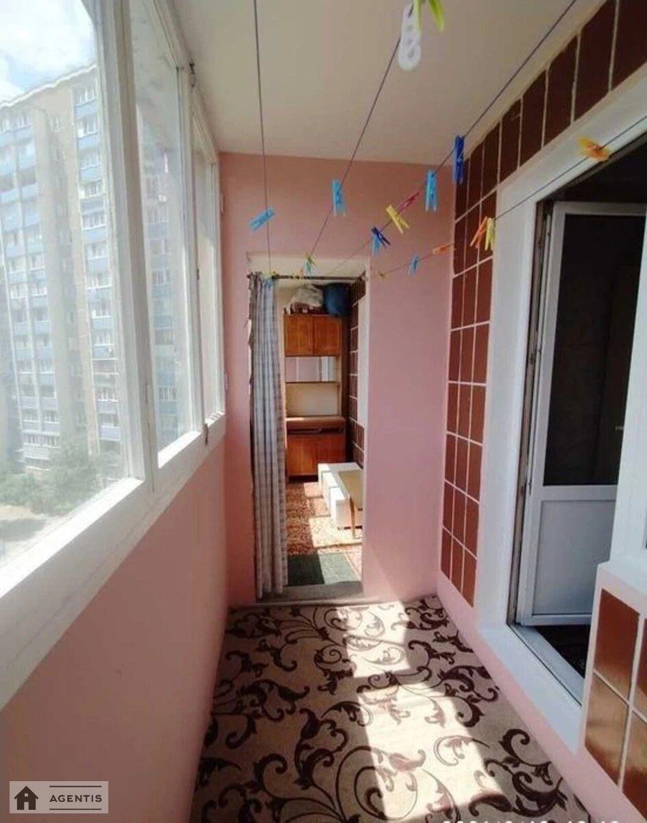 Сдам квартиру 2 комнаты, 54 m², 5 эт./16 этажей. 49, Академіка Глушкова просп., Киев. 