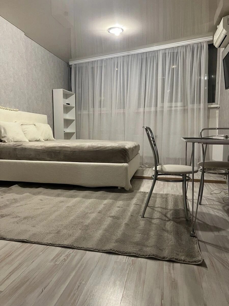 Сдам квартиру 1 комната, 30 m², 5 эт./17 этажей. 15, Харьковское 15, Киев. 