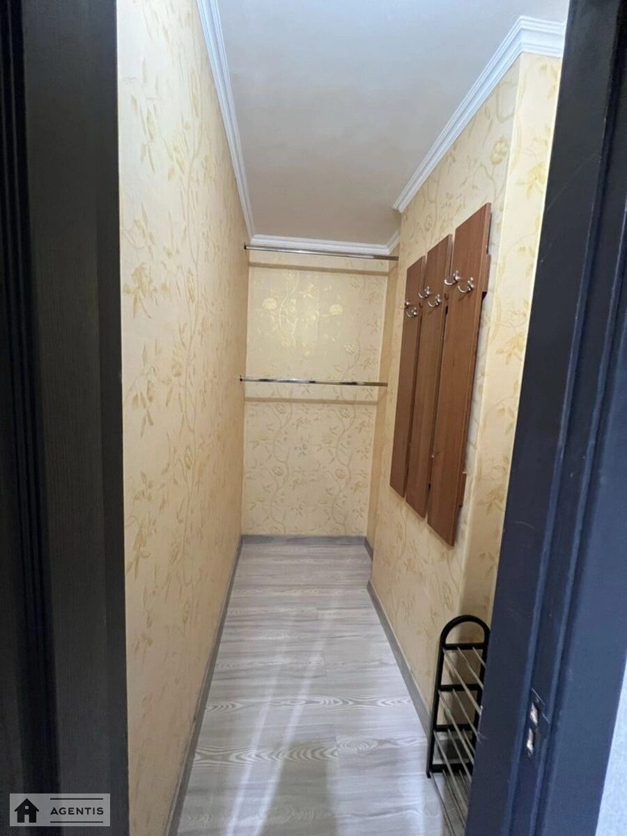 Сдам квартиру 1 комната, 42 m², 18 эт./25 этажей. 23, Урловская 23, Киев. 