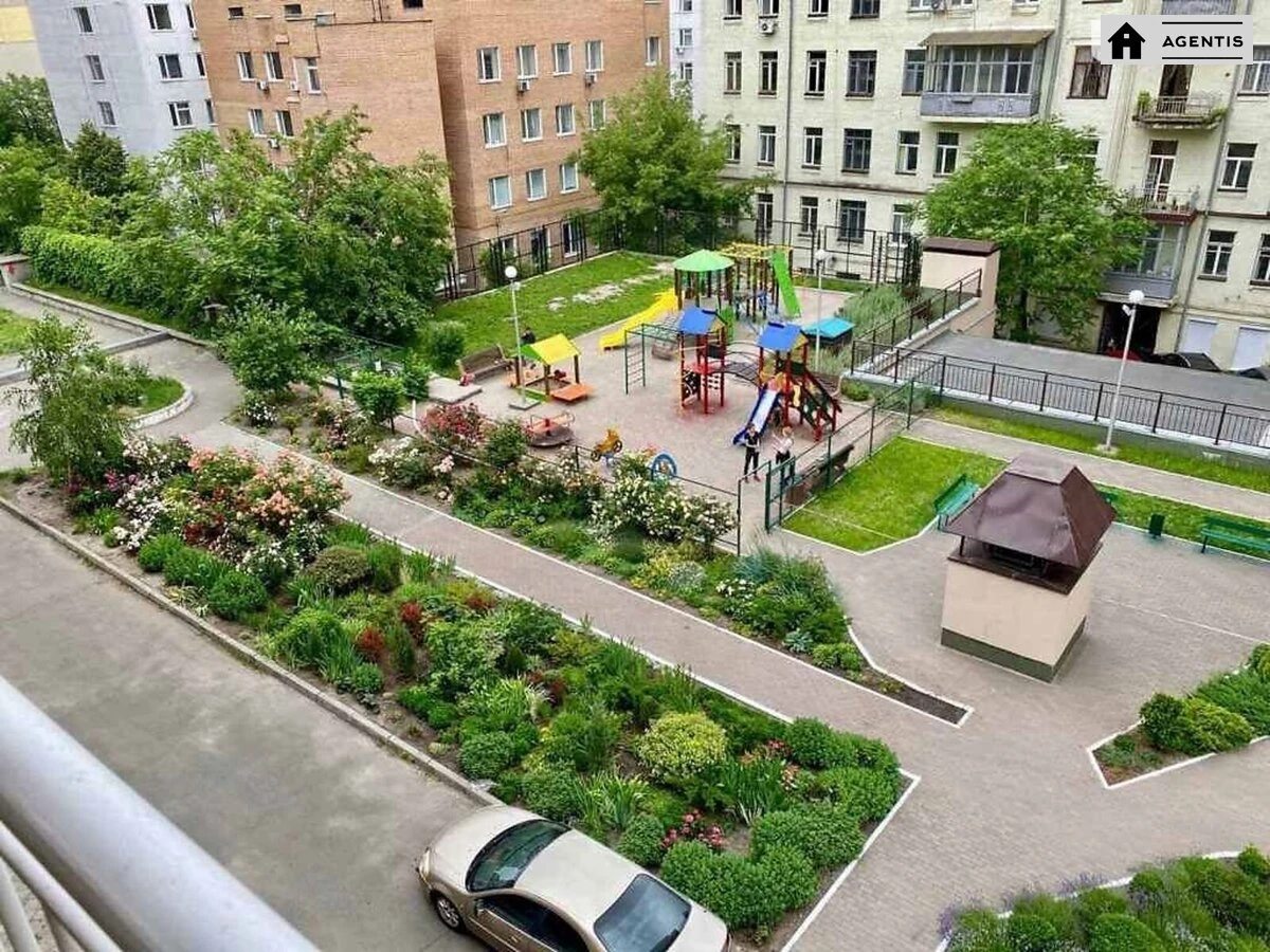 Сдам квартиру 3 комнаты, 120 m², 7 эт./10 этажей. 23, Назарівська вул. (Бориса Вєтрова), Киев. 