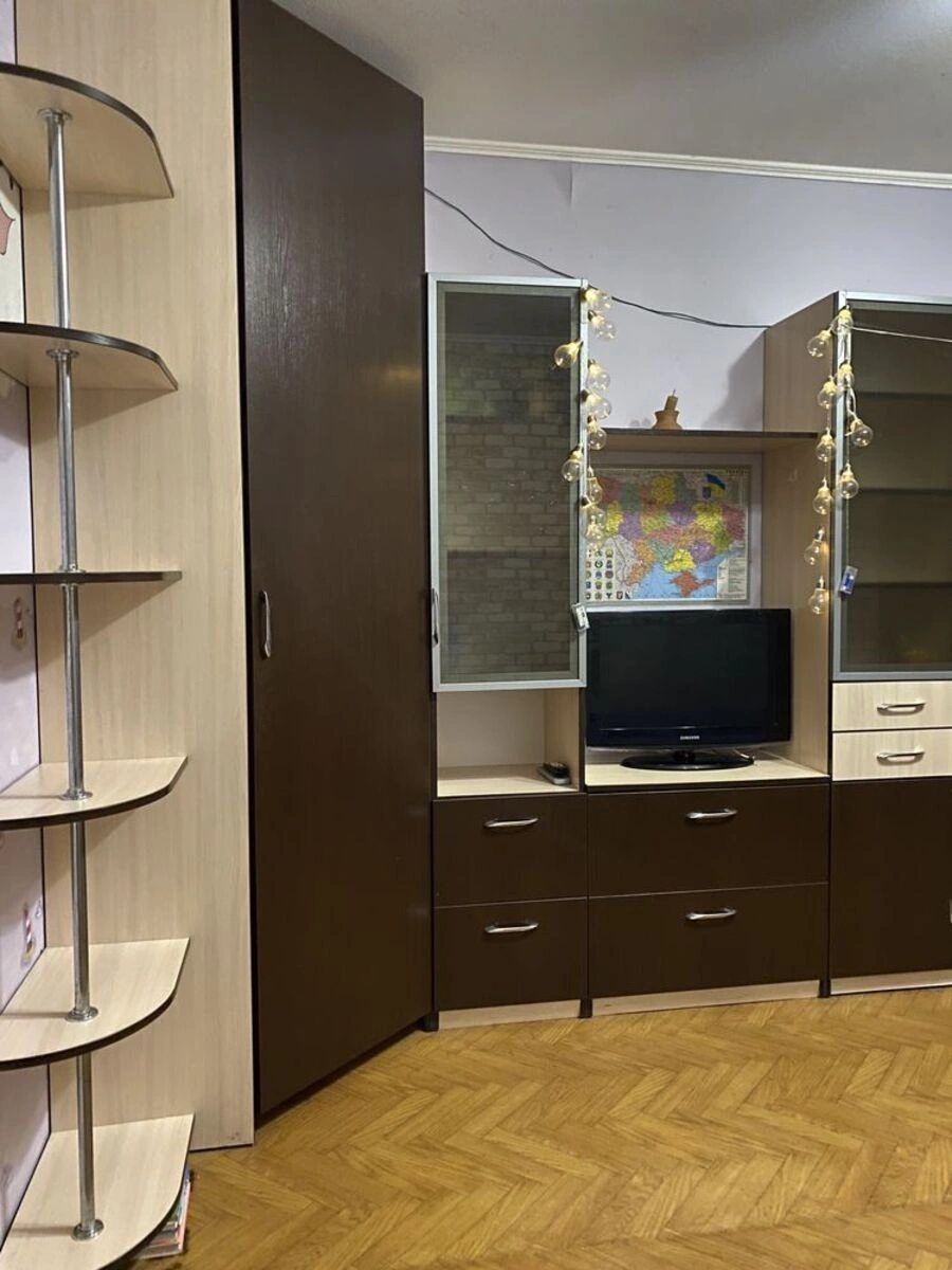 Продаж квартири 3 кімнати, 87 m², 9 пов./10 поверхів. 5, Радунська 5, Київ. 