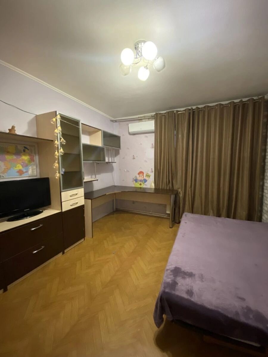 Продаж квартири 3 кімнати, 87 m², 9 пов./10 поверхів. 5, Радунська 5, Київ. 