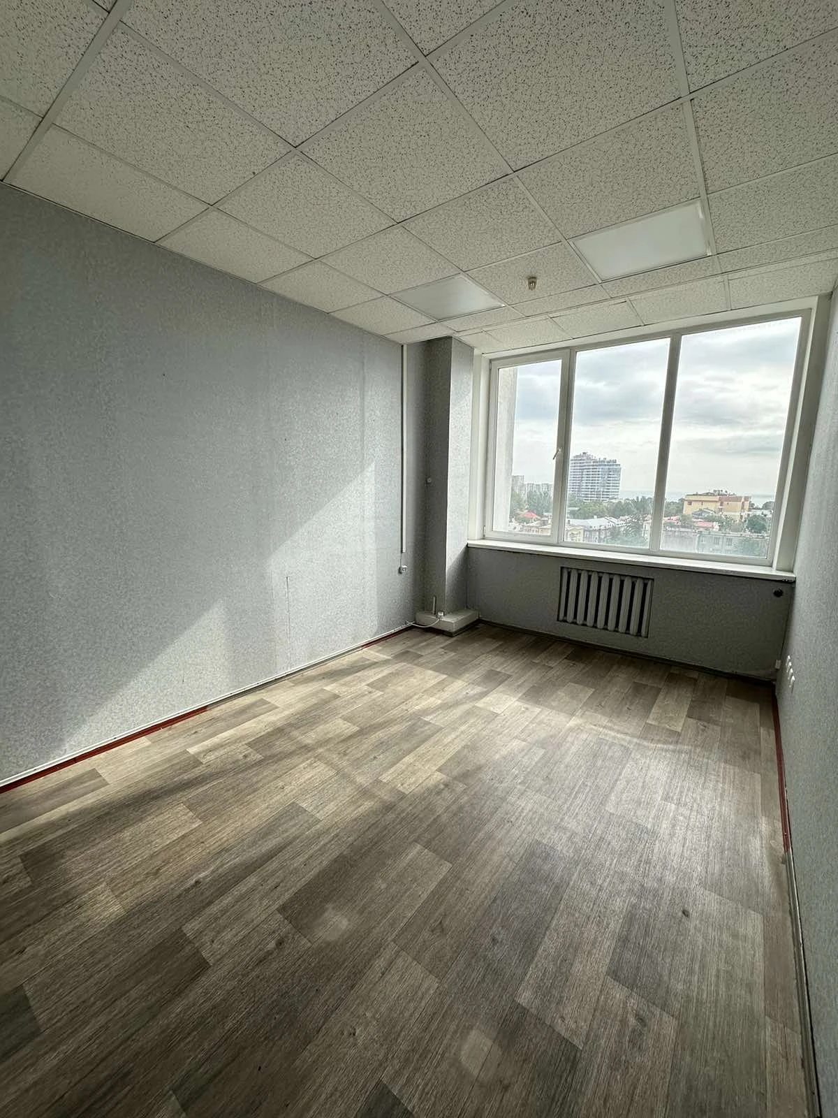 Office for rent 1 room, 14 m², 10th fl./13 floors. 15, Velyka Arnautska, Odesa. 