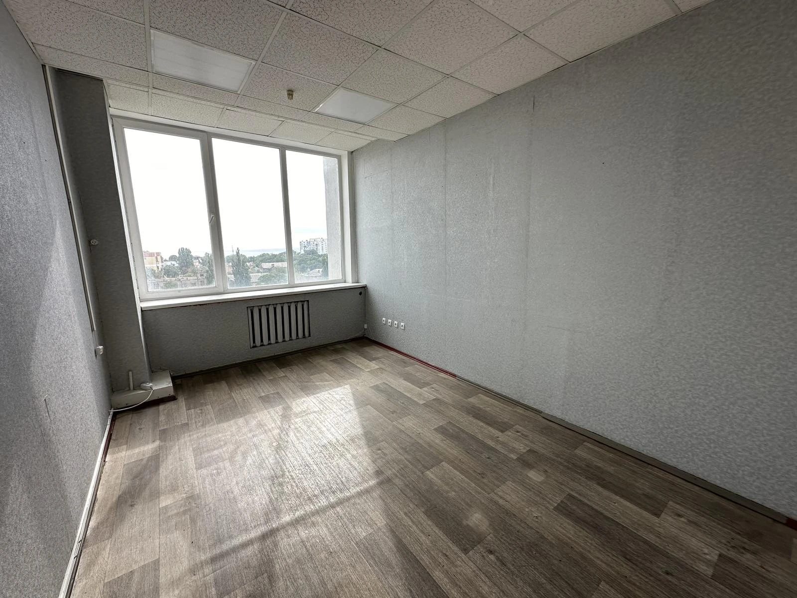 Office for rent 1 room, 14 m², 10th fl./13 floors. 15, Velyka Arnautska, Odesa. 