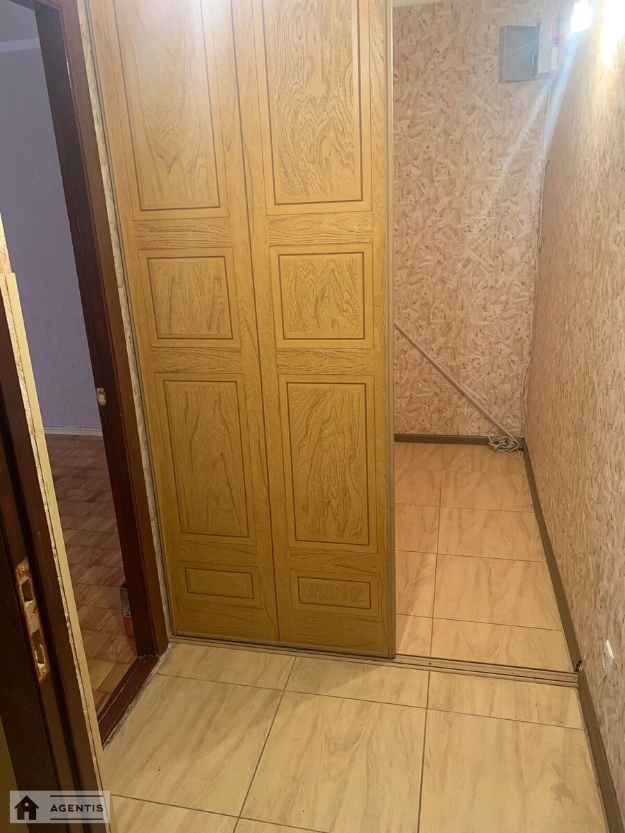 Apartment for rent 2 rooms, 57 m², 1st fl./16 floors. 3, Obolonska 3, Kyiv. 