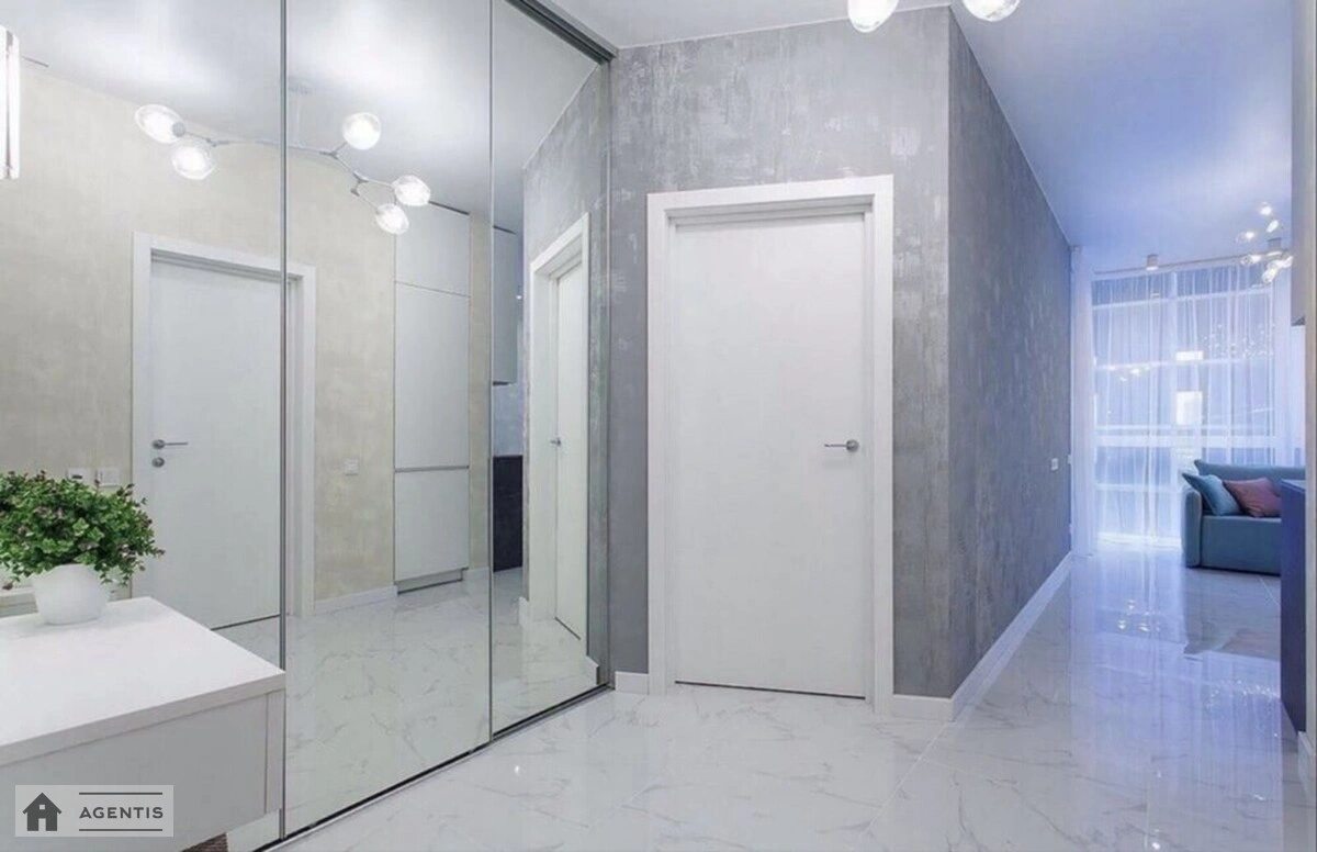 Здам квартиру 1 кімната, 45 m², 5 пов./10 поверхів. 55, Предславинська 55, Київ. 