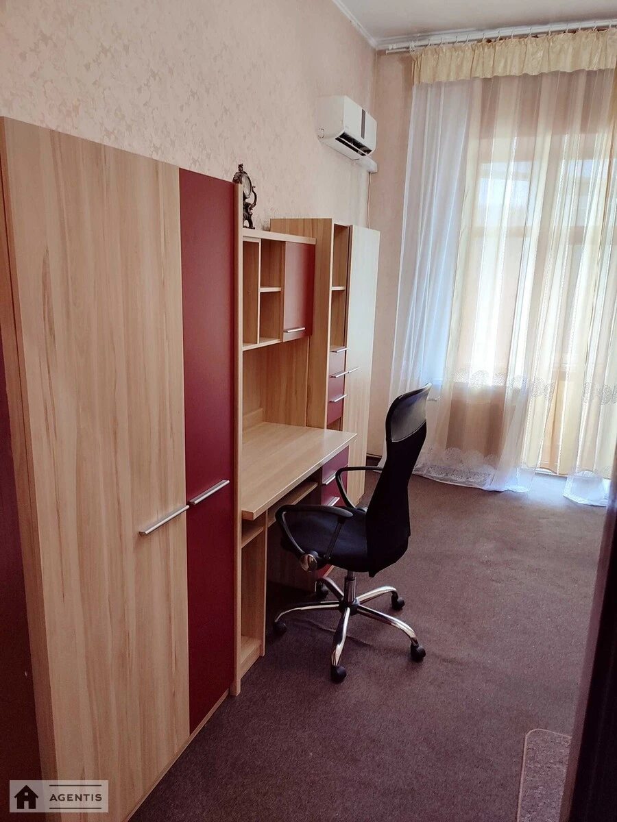 Сдам квартиру 2 комнаты, 65 m², 3 эт./7 этажей. 96, Берестейський просп. (Перемоги), Киев. 