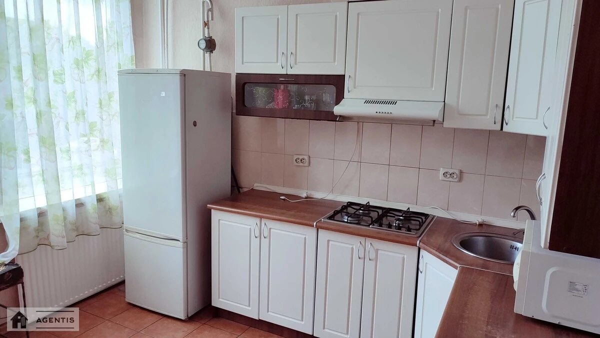 Здам квартиру 2 кімнати, 65 m², 3 пов./7 поверхів. 96, Берестейський просп. (Перемоги), Київ. 