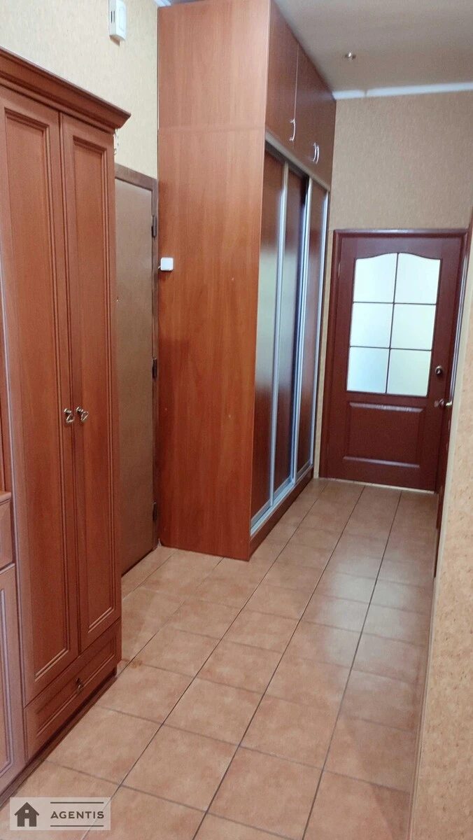 Здам квартиру 2 кімнати, 65 m², 3 пов./7 поверхів. 96, Берестейський просп. (Перемоги), Київ. 