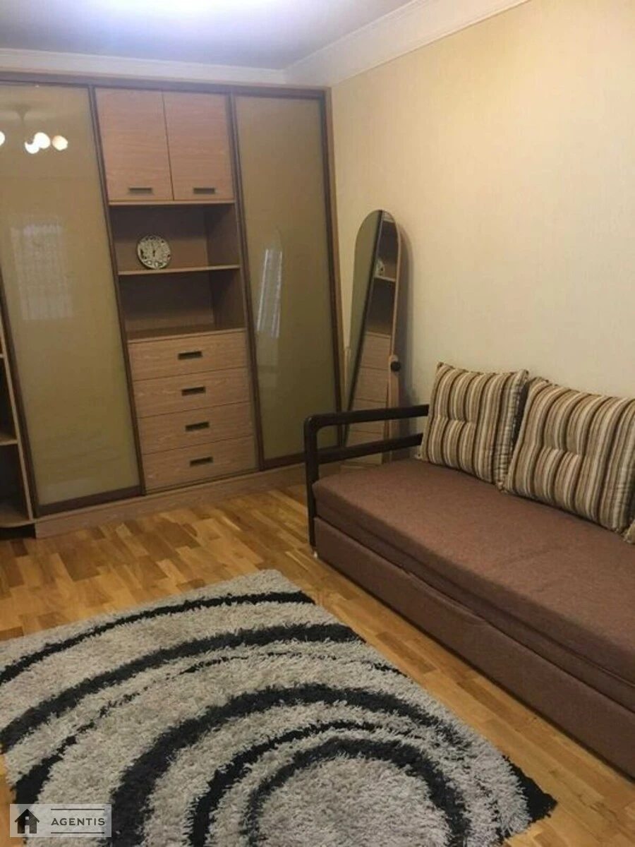 Apartment for rent 3 rooms, 72 m², 4th fl./9 floors. 17, Ivana Mykolaychuka vul. Serafymovycha, Kyiv. 