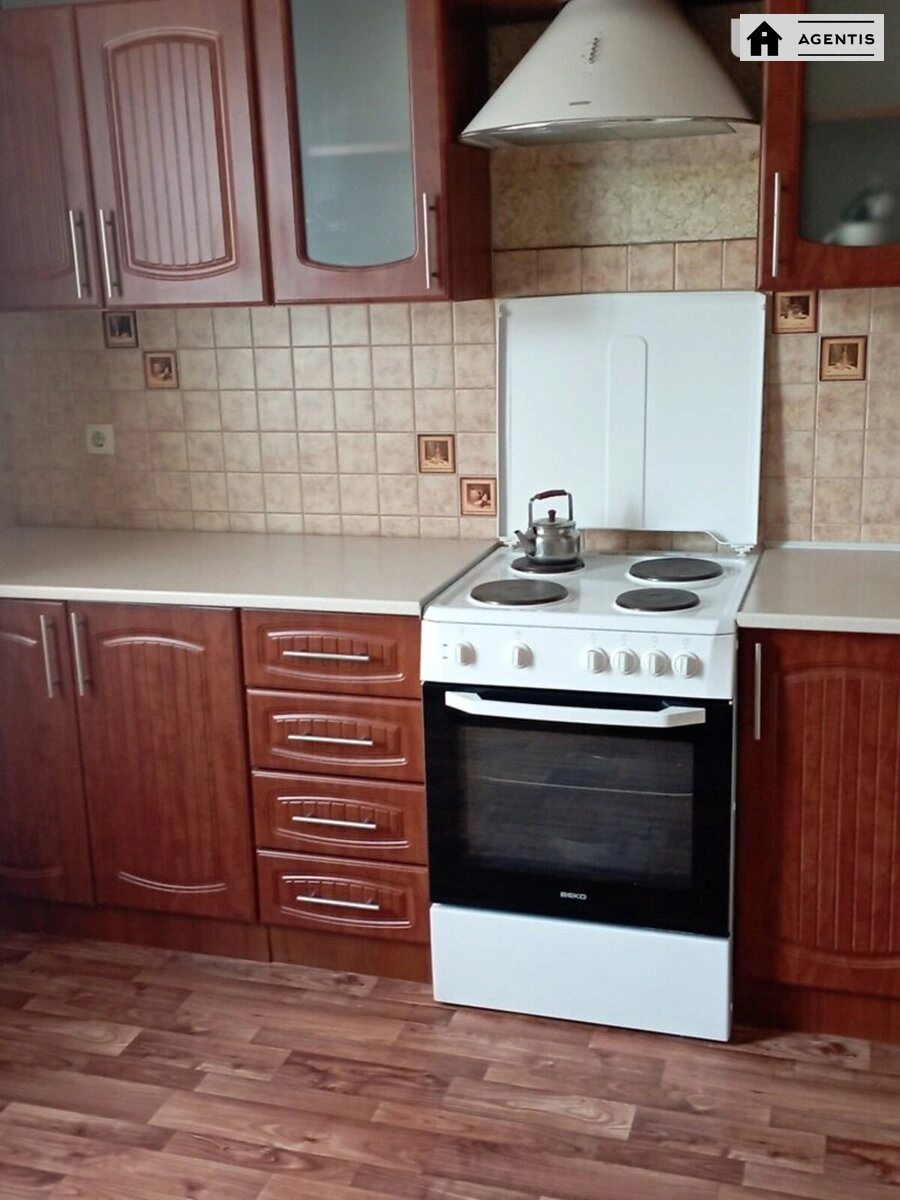 Сдам квартиру 2 комнаты, 70 m², 18 эт./25 этажей. 24, Урловская 24, Киев. 