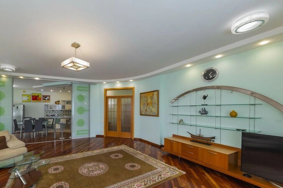 Сдам квартиру 4 комнаты, 186 m², 7 эт./18 этажей. 13, Старонаводницкая 13, Киев. 