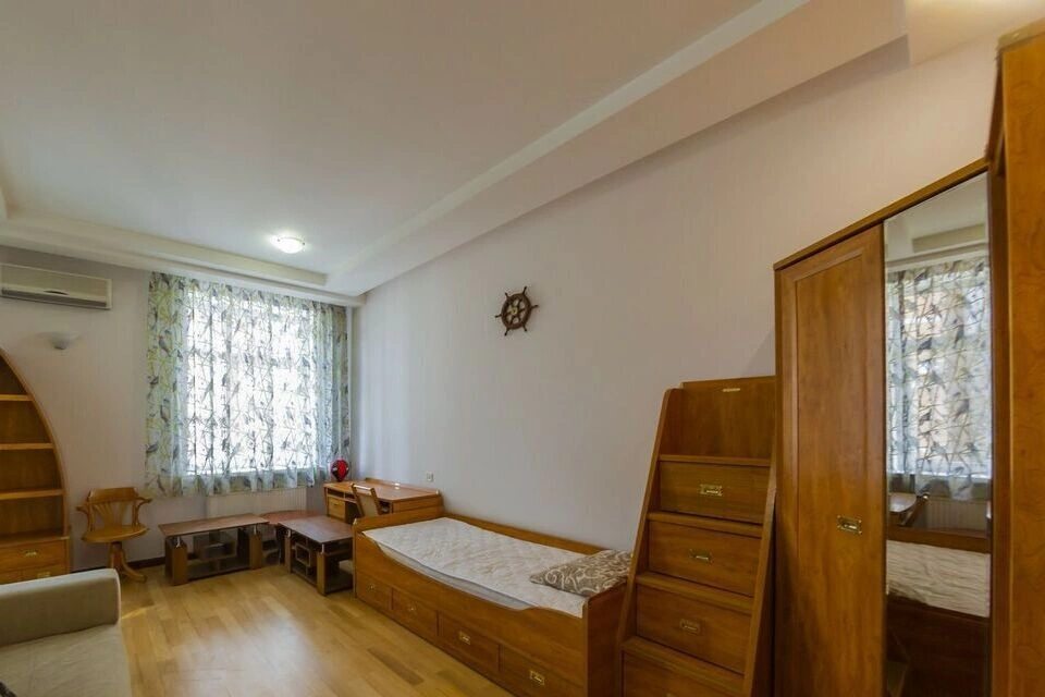 Apartment for rent 4 rooms, 186 m², 7th fl./18 floors. 13, Staronavodnitcka 13, Kyiv. 