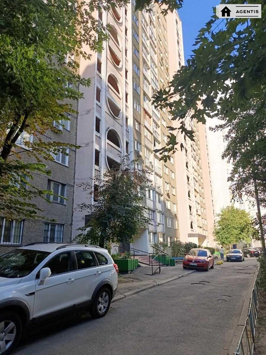 Сдам квартиру 3 комнаты, 72 m², 15 эт./16 этажей. 154, Харьковское 154, Киев. 