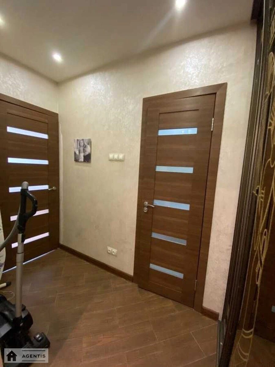 Здам квартиру 3 кімнати, 72 m², 15 пов./16 поверхів. 154, Харківське 154, Київ. 