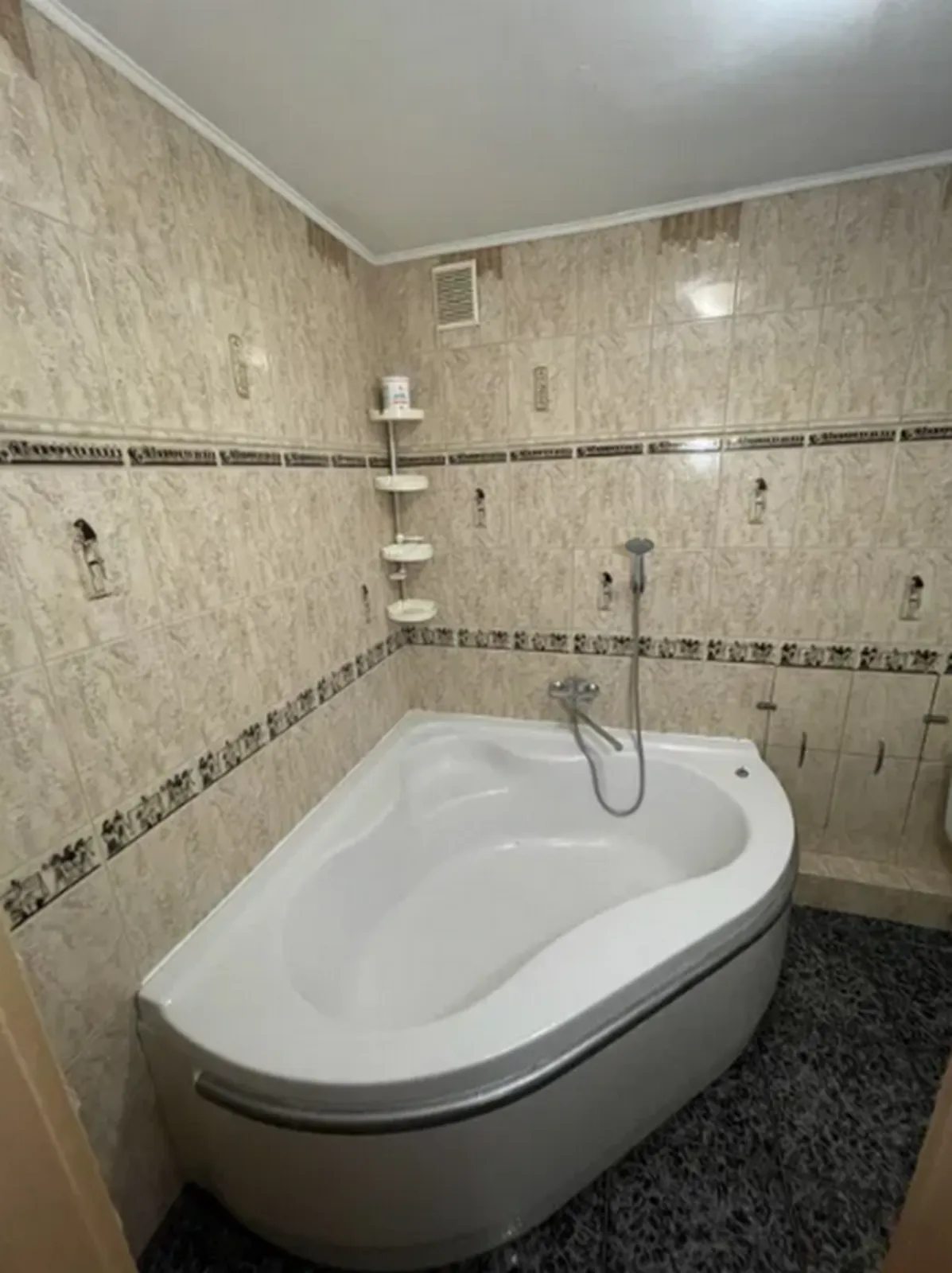 Apartments for sale 5 rooms, 154 m², 2nd fl./9 floors. 11, Kyyivska vul., Ternopil. 