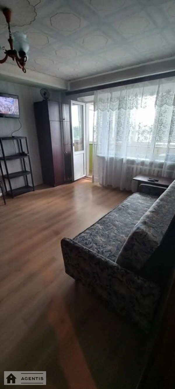 Apartment for rent 3 rooms, 63 m², 9th fl./9 floors. 19, Chokolivskiy 19, Kyiv. 