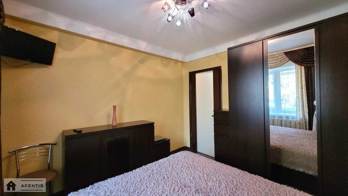 Apartment for rent 2 rooms, 47 m², 3rd fl./9 floors. Entuziastiv, Kyiv. 