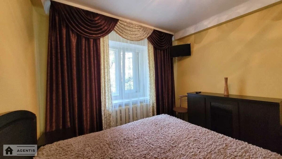 Apartment for rent 2 rooms, 47 m², 3rd fl./9 floors. Entuziastiv, Kyiv. 