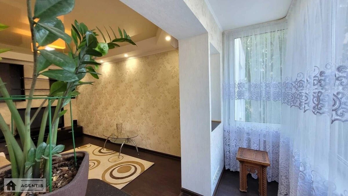 Apartment for rent 2 rooms, 47 m², 3rd fl./9 floors. Entuziastiv, Kyiv. 