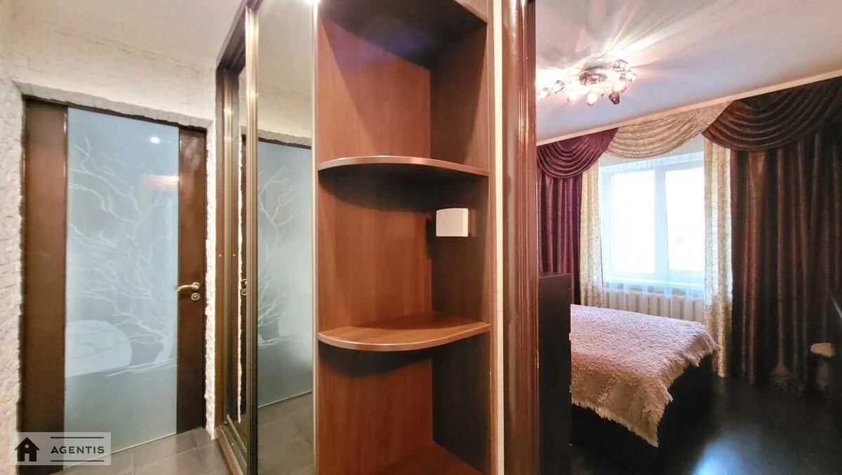 Apartment for rent 2 rooms, 47 m², 3rd fl./9 floors. Entuziastiv, Kyiv. 