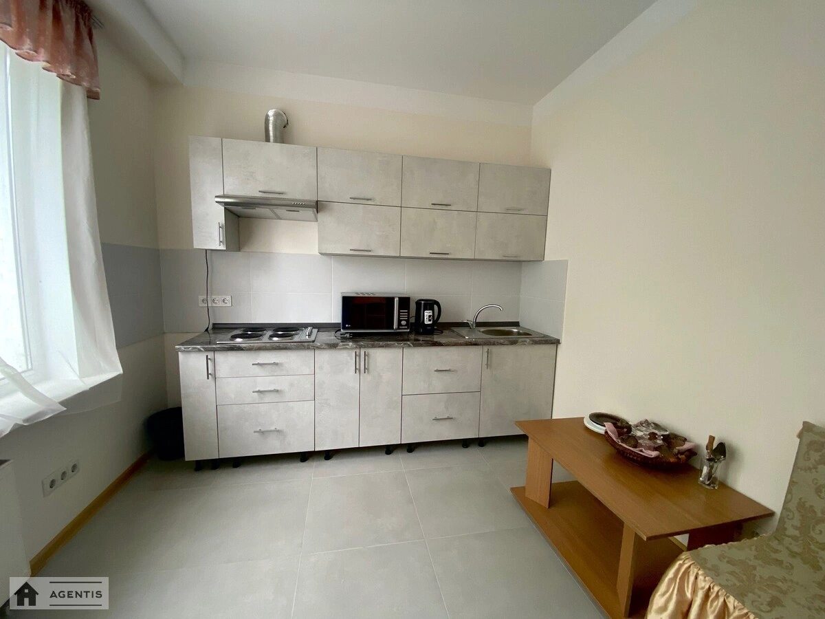 Сдам квартиру 1 комната, 44 m², 3 эт./4 этажа. 15, Депутатская 15, Киев. 