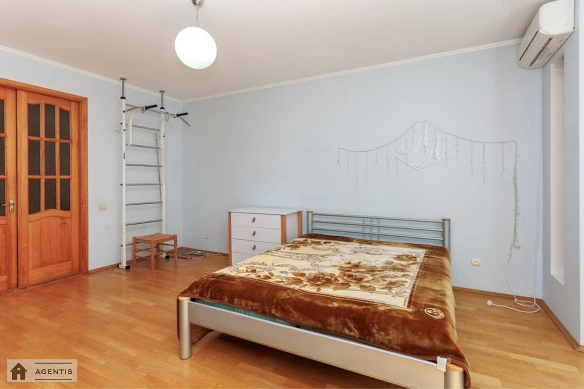 Сдам квартиру 3 комнаты, 106 m², 10 эт./10 этажей. 9, Самійла Кішки вул. (Маршала Конєва), Киев. 