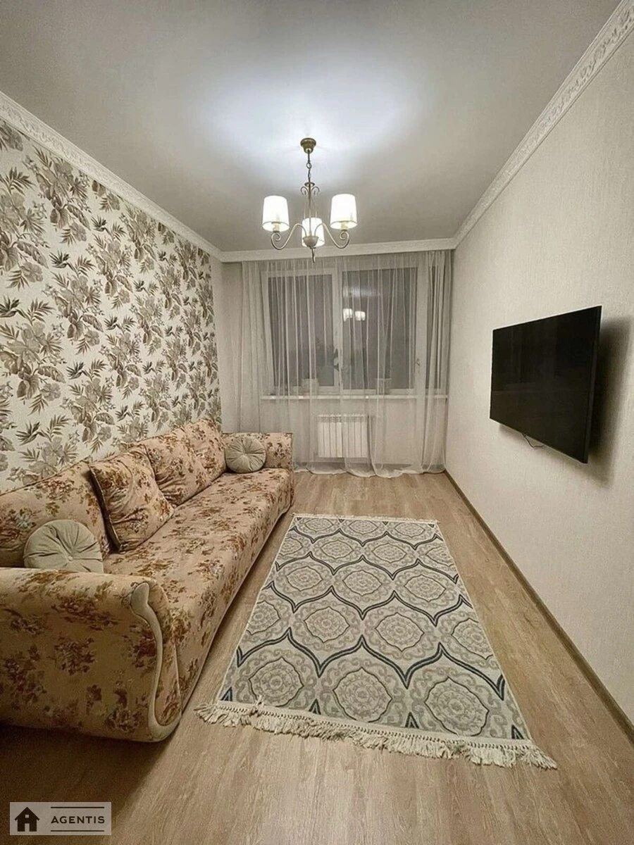 Apartment for rent 3 rooms, 90 m², 4th fl./22 floors. Obolonskyy rayon, Kyiv. 