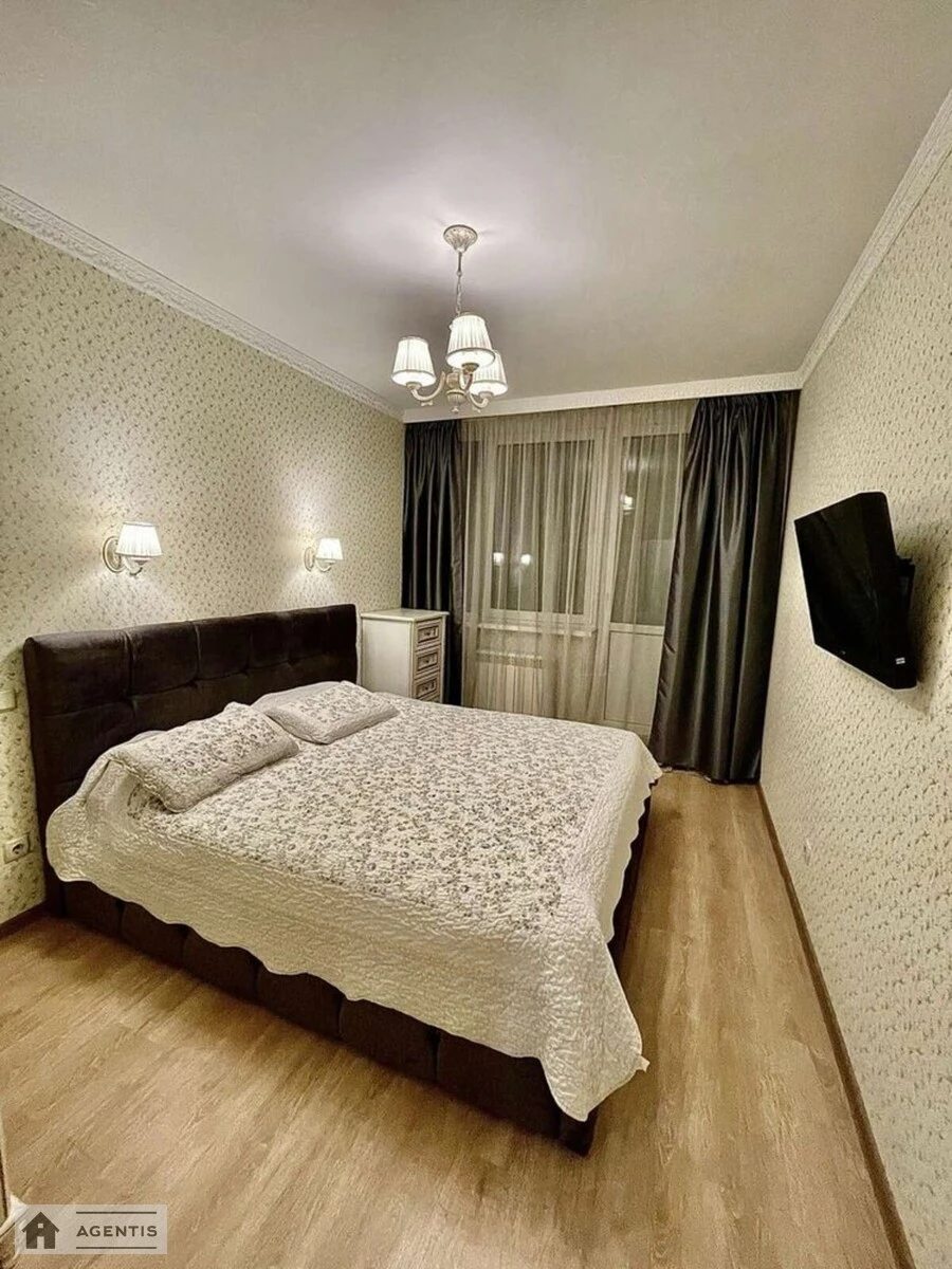 Apartment for rent 3 rooms, 90 m², 4th fl./22 floors. Obolonskyy rayon, Kyiv. 