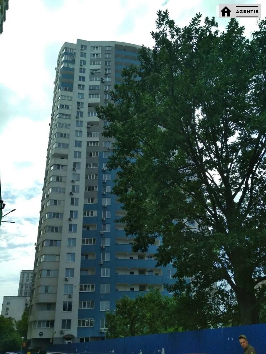 Apartment for rent 1 room, 28 m², 4th fl./26 floors. 188, Kharkivske 188, Kyiv. 