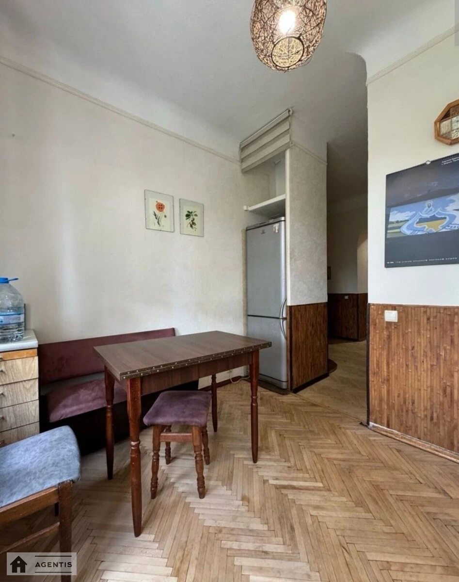 Сдам квартиру 2 комнаты, 58 m², 3 эт./5 этажей. 17, Депутатская 17, Киев. 