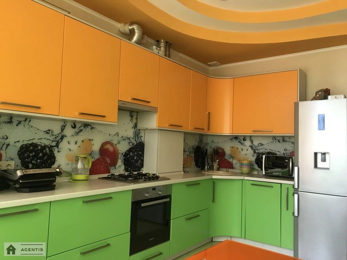 Сдам квартиру 2 комнаты, 76 m², 2 эт./8 этажей. 8, Академіка Єфремова вул. (Командарма Уборевича), Киев. 