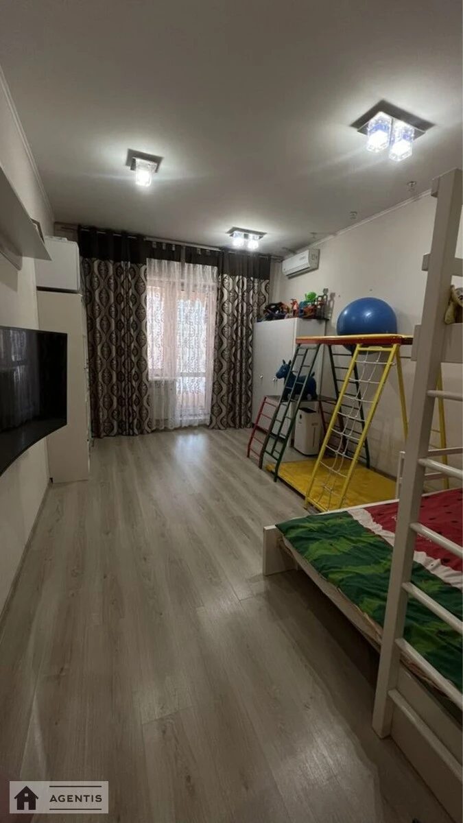 Сдам квартиру 2 комнаты, 76 m², 2 эт./8 этажей. 8, Академіка Єфремова вул. (Командарма Уборевича), Киев. 