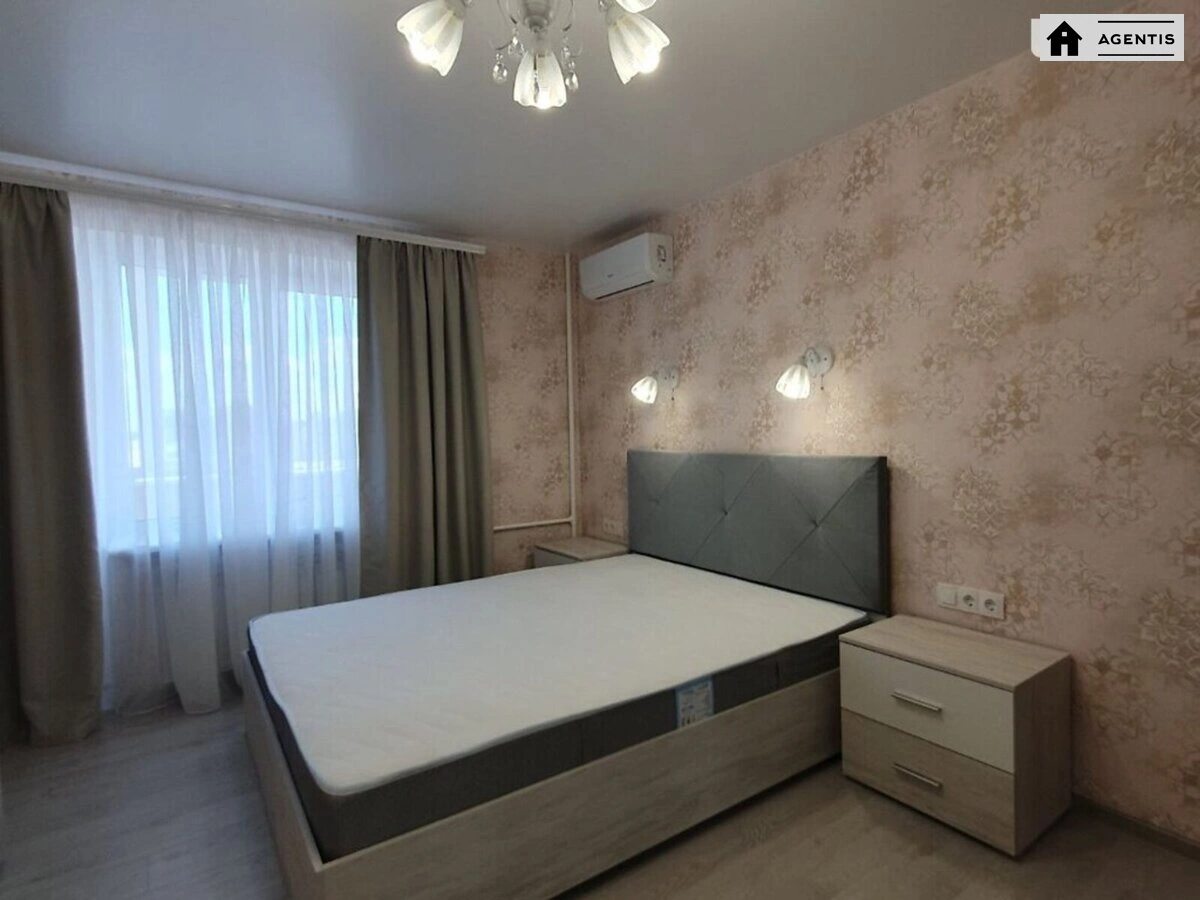 Сдам квартиру 2 комнаты, 58 m², 14 эт./18 этажей. 7, Юрія Іллєнка вул. (Мельникова), Киев. 