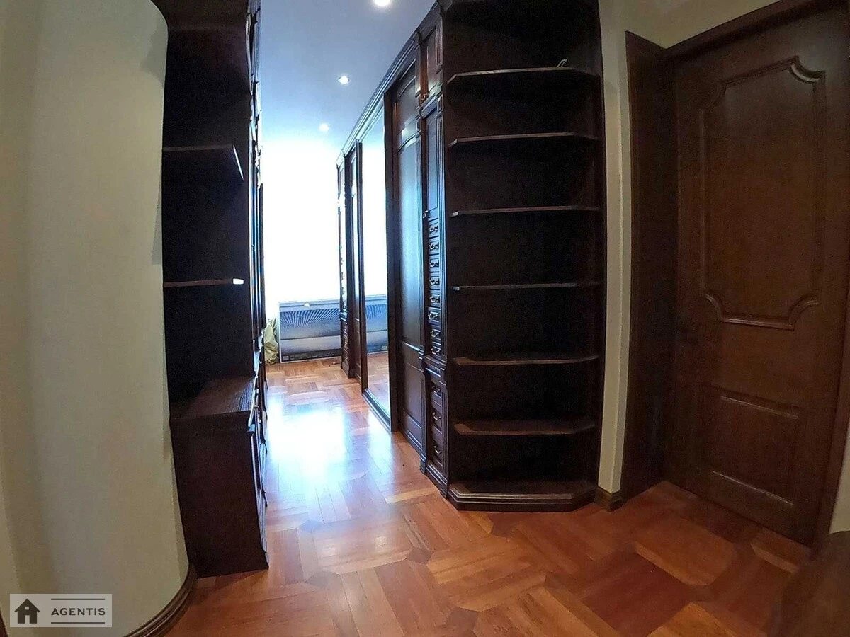 Apartment for rent 3 rooms, 190 m², 6th fl./18 floors. 49, Volodymyrska 49, Kyiv. 