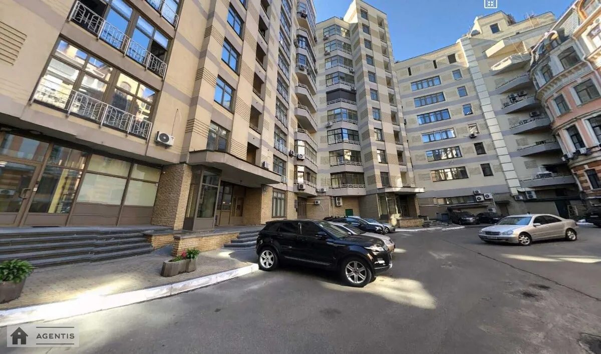 Сдам квартиру 3 комнаты, 190 m², 6 эт./18 этажей. 49, Владимирская 49, Киев. 