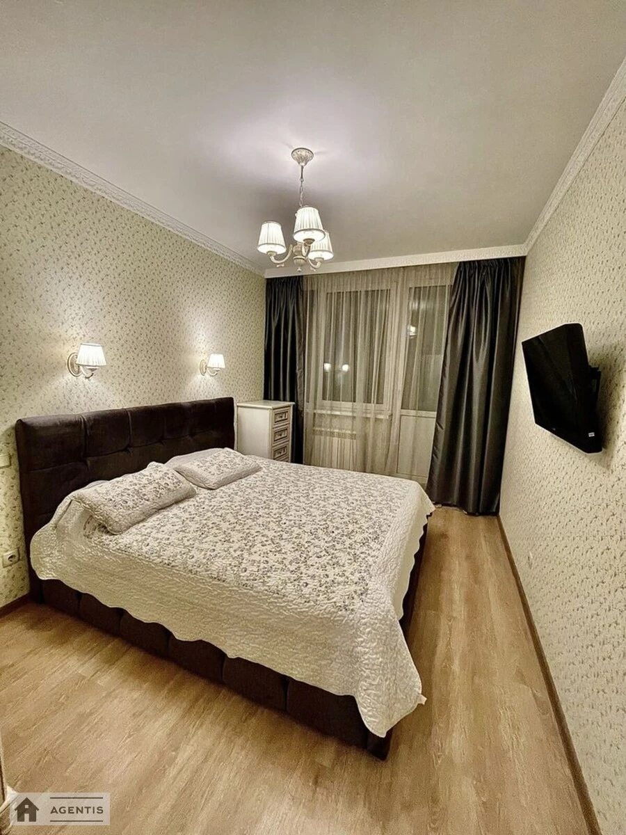 Apartment for rent 3 rooms, 90 m², 4th fl./25 floors. 5, Yuriya Kondratyuka vul., Kyiv. 