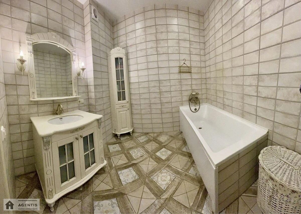 Сдам квартиру 3 комнаты, 90 m², 4 эт./25 этажей. 5, Юрія Кондратюка вул., Киев. 