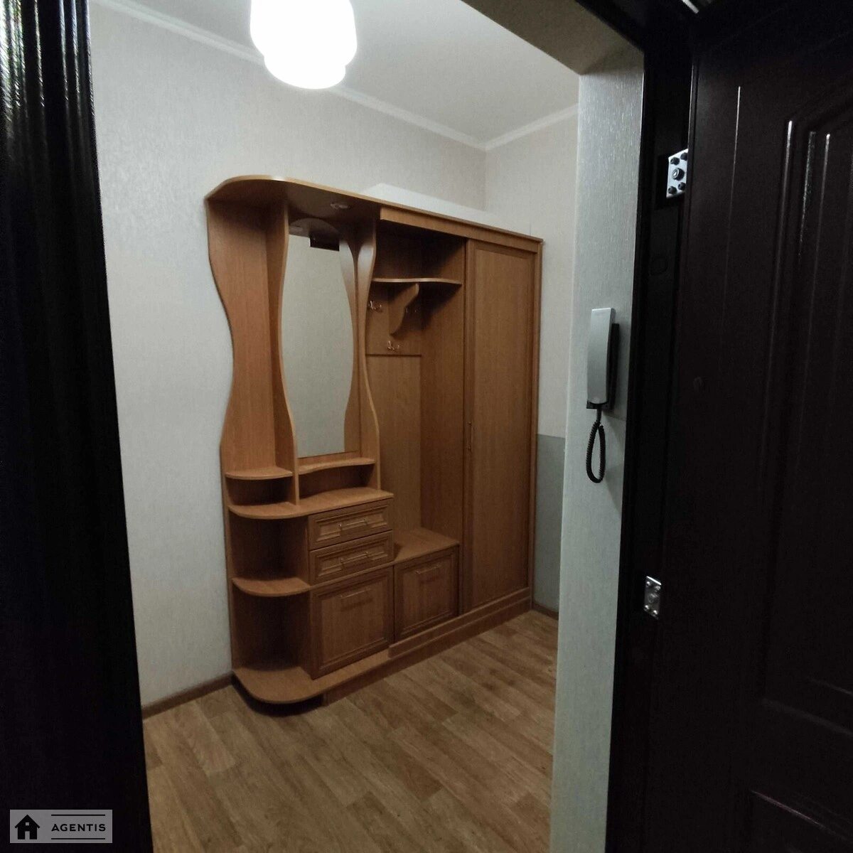 Apartment for rent 1 room, 40 m², 2nd fl./22 floors. 6, Dragomanova 6, Kyiv. 