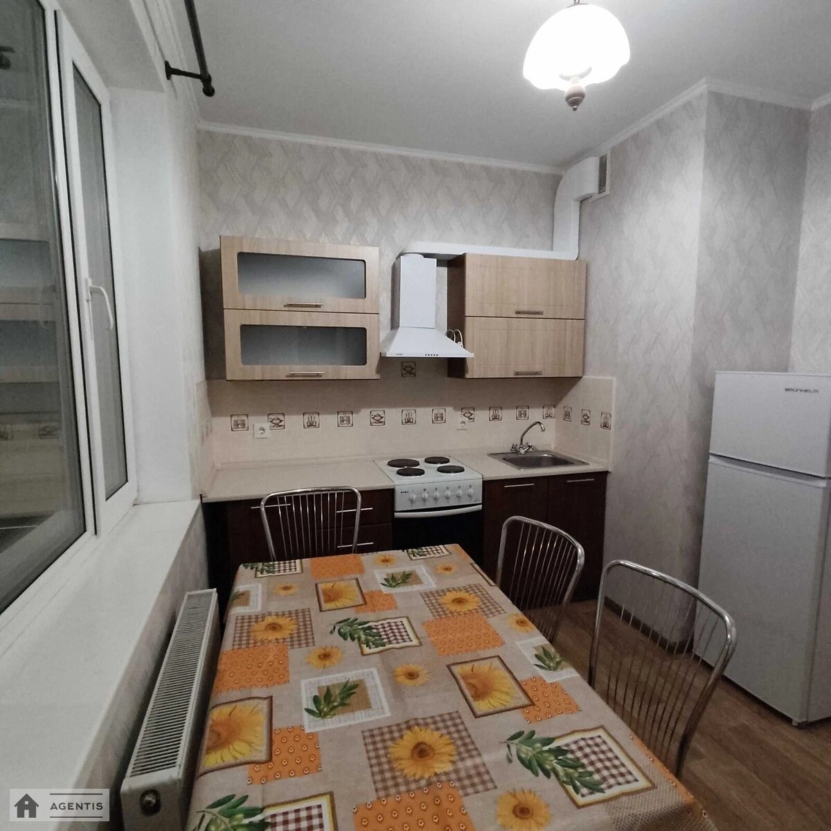 Сдам квартиру 1 комната, 40 m², 2 эт./22 этажа. 6, Драгоманова 6, Киев. 