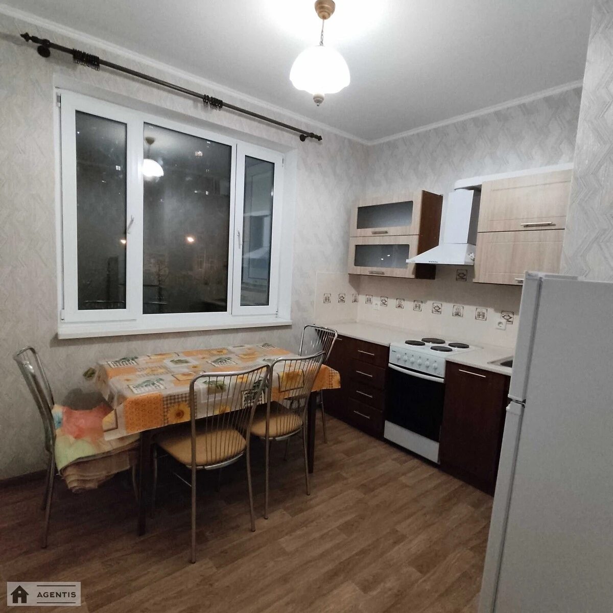 Сдам квартиру 1 комната, 40 m², 2 эт./22 этажа. 6, Драгоманова 6, Киев. 