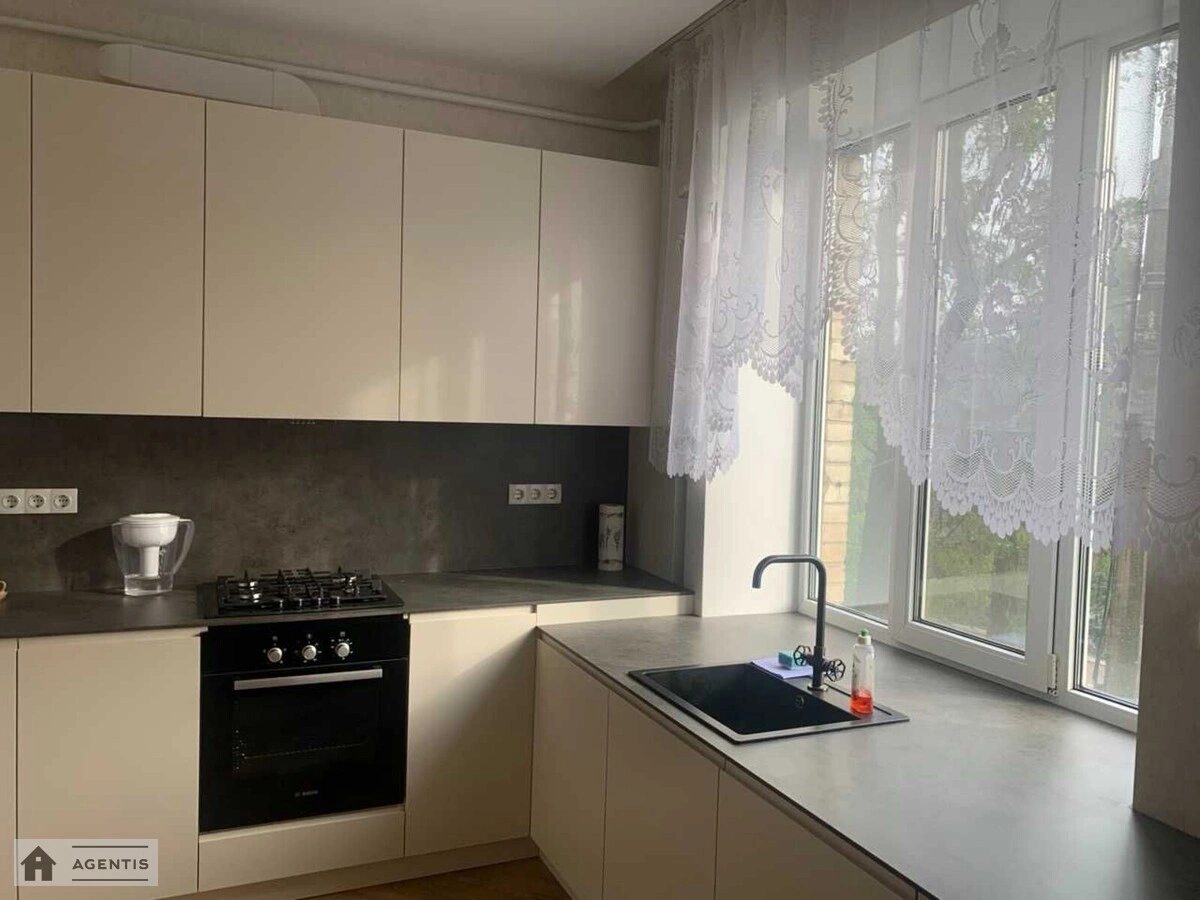 Apartment for rent 2 rooms, 58 m², 2nd fl./5 floors. 2, Bastionna 2, Kyiv. 