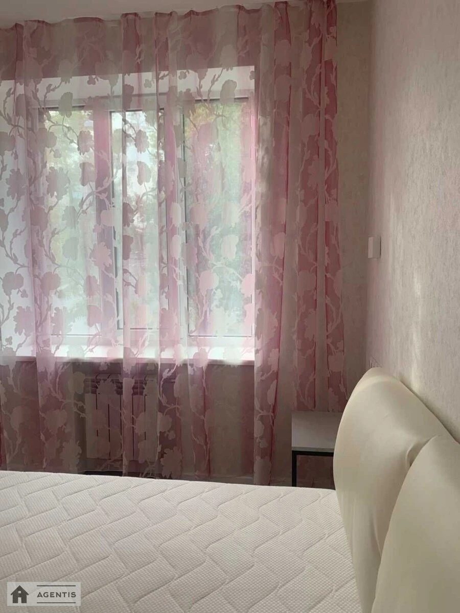 Apartment for rent 2 rooms, 58 m², 2nd fl./5 floors. 2, Bastionna 2, Kyiv. 