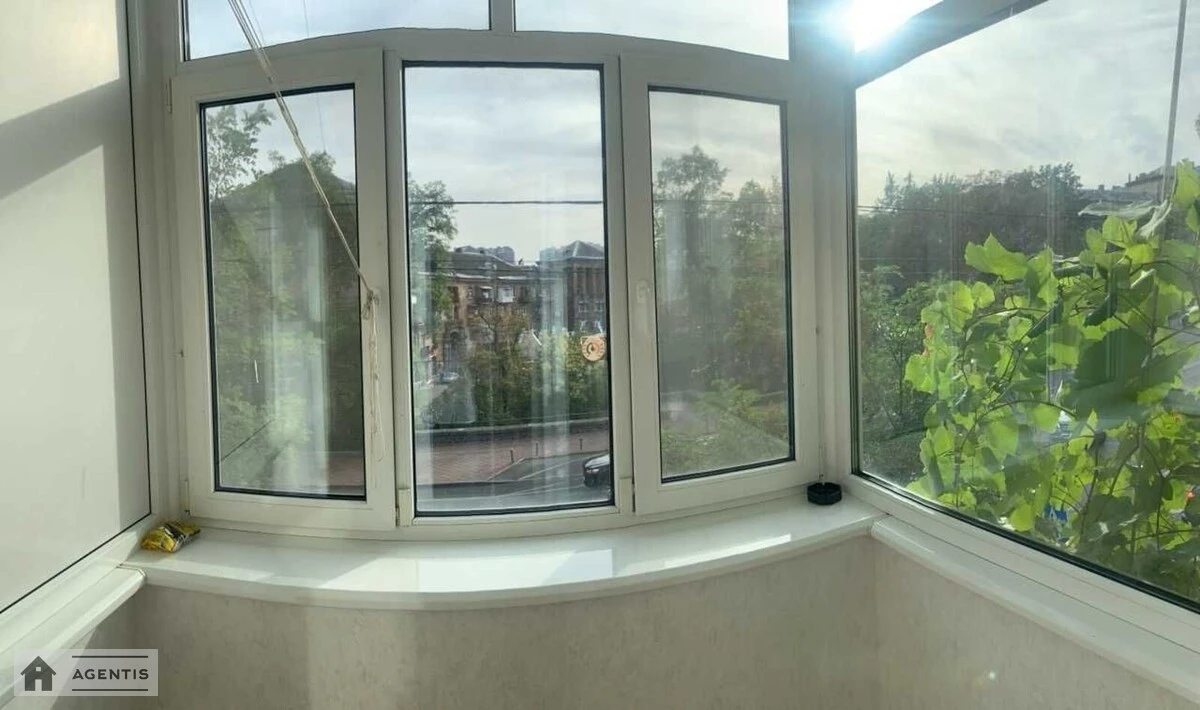 Apartment for rent 2 rooms, 58 m², 2nd fl./5 floors. 2, Bastionna 2, Kyiv. 