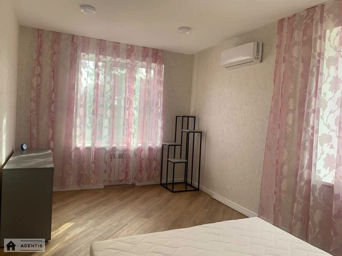 Apartment for rent 2 rooms, 58 m², 2nd fl./5 floors. 2, Bastionna 2, Kyiv. 