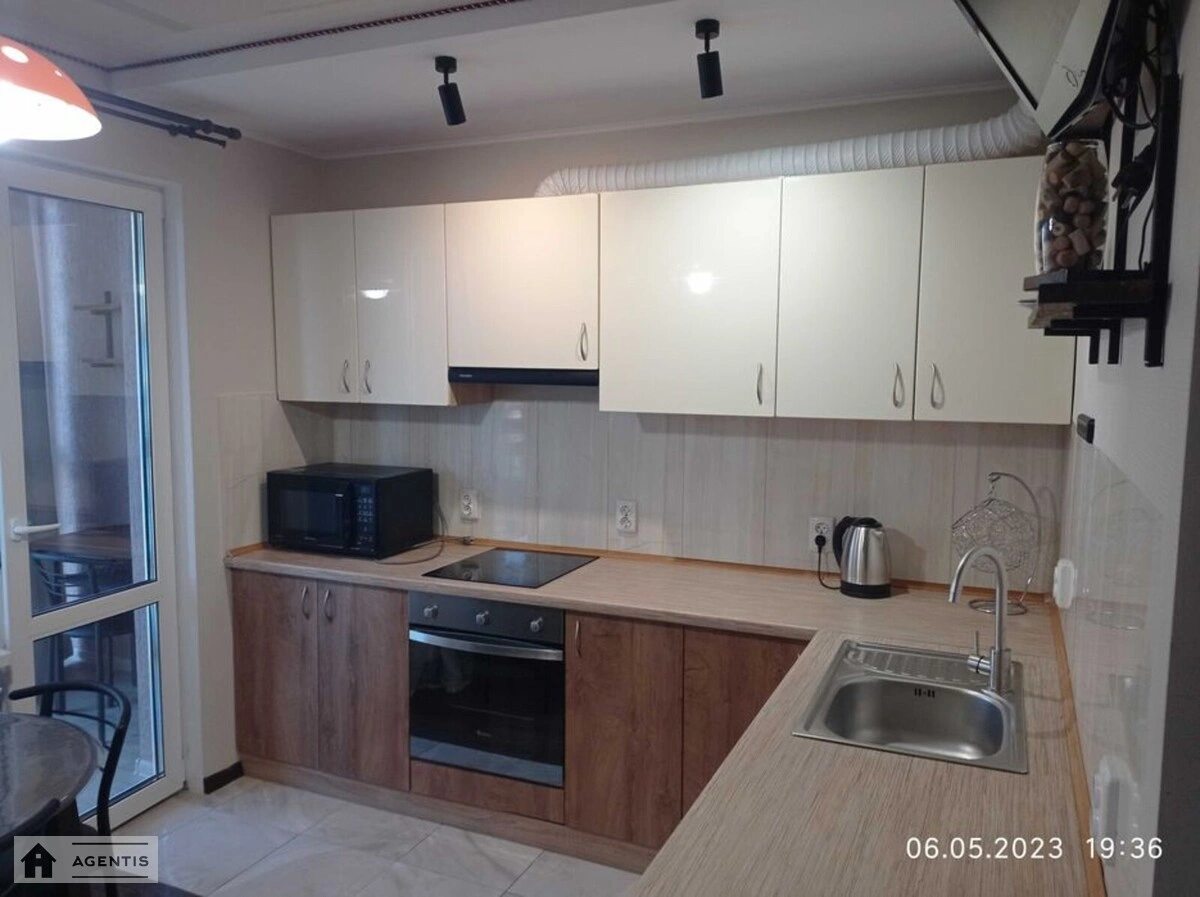 Сдам квартиру 1 комната, 37 m², 25 эт./27 этажей. Вишняковская 4, Киев. 